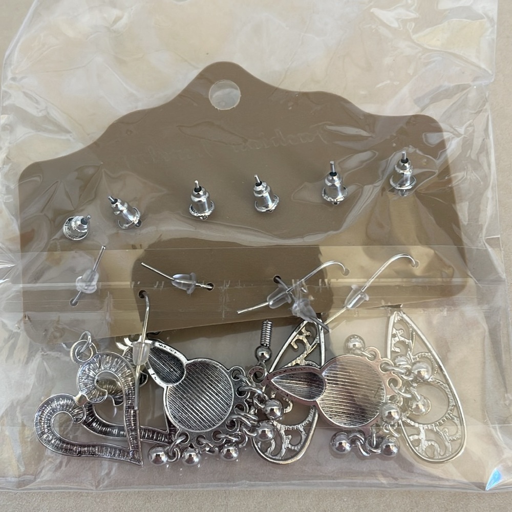 NWT Fashion Jewelry 6 Pairs Of Earrings Silvery Colored - Picture 2 of 2